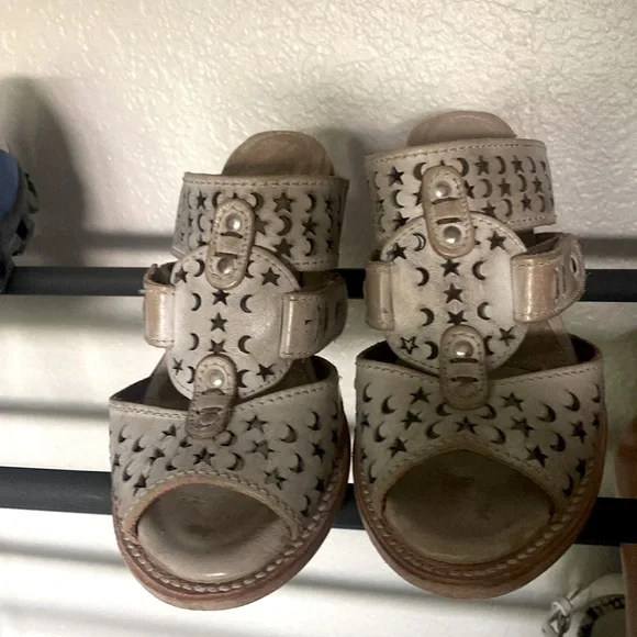 Freebird sandals - Picture 1 of 5